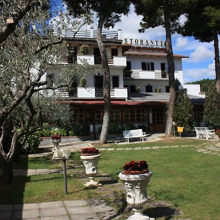 Hotel Ristorante La Bilancia Loreto Aprutino Exterior foto