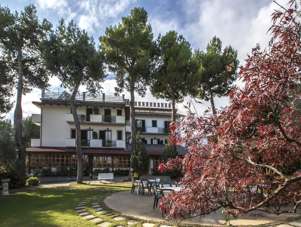 Hotel Ristorante La Bilancia Loreto Aprutino Exterior foto
